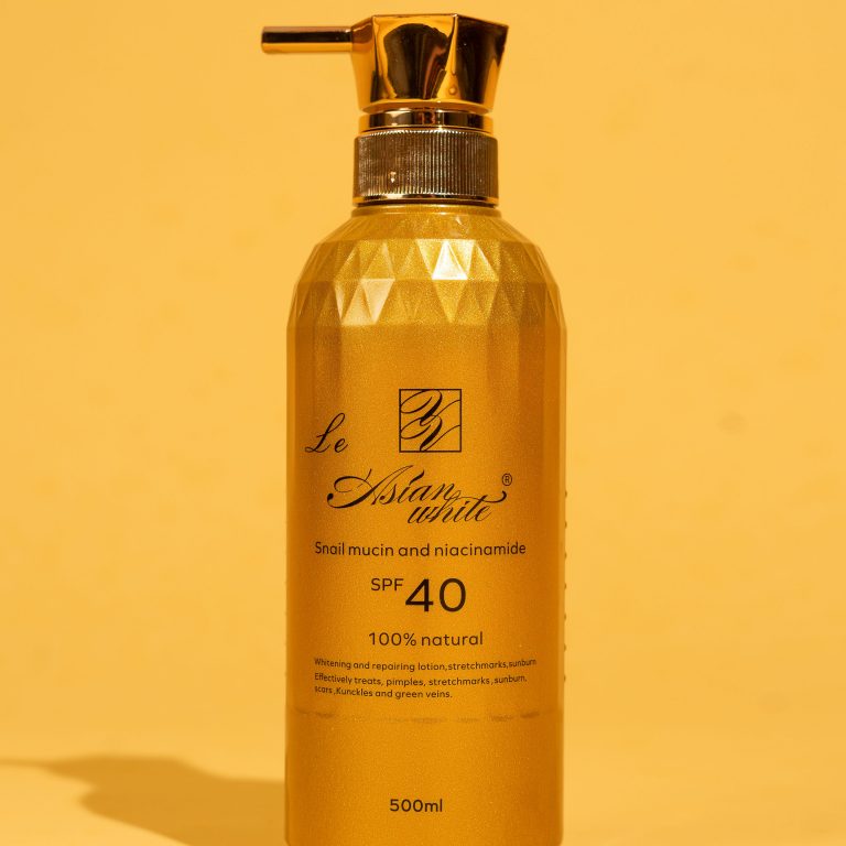 Le Asian White Snail mucin and Niacinamide SPF 40 Lotion